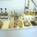 Le Petit Hotel