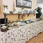 Le Petit Hotel
